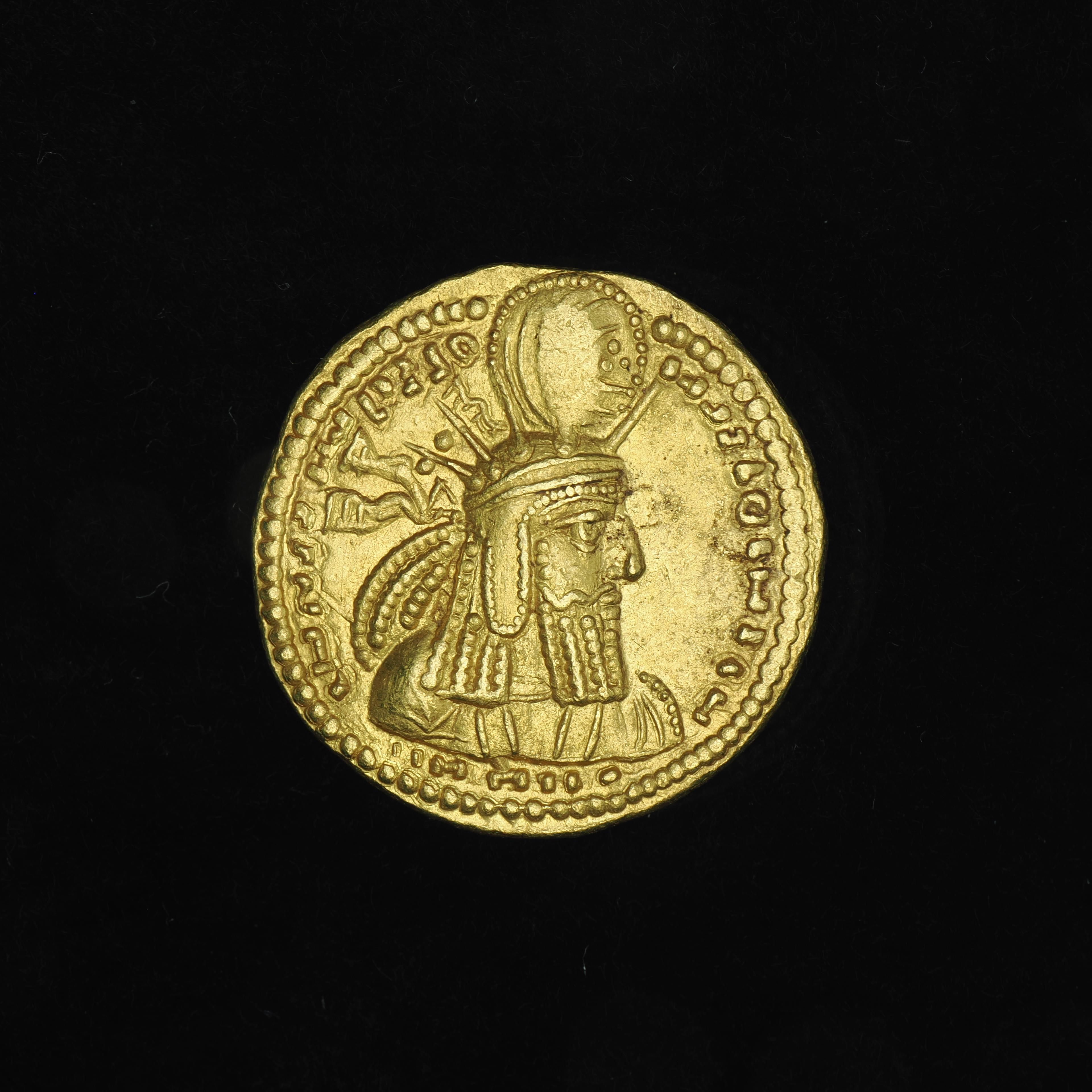 Bahram I Gold Dinar: Imperial Ideology and Numismatic Typology in Third-Century Sasanian Iran, obverse