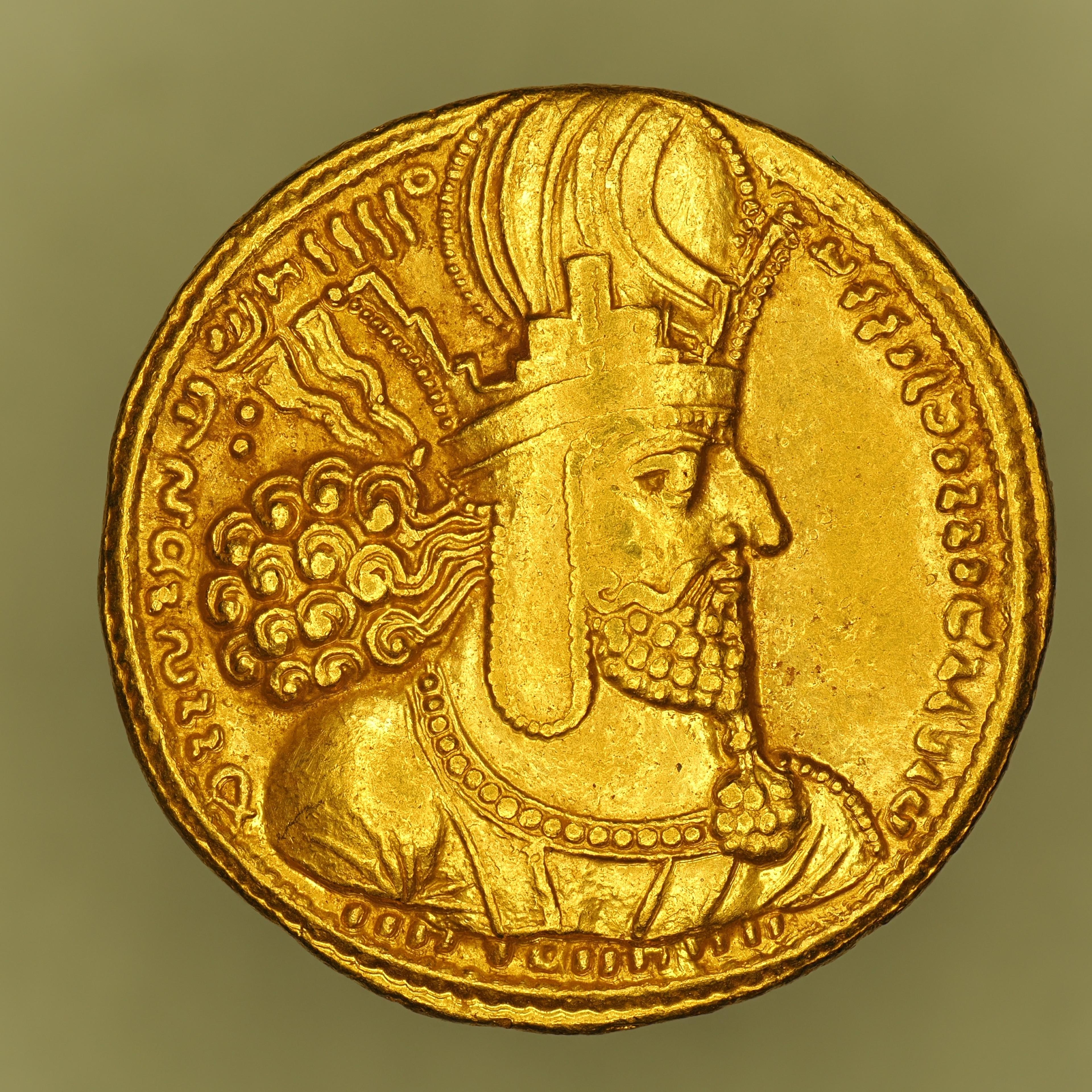 Imperial Splendor in Gold: The Dinar of Shapur I and Early Sasanian Monetary Ideology, obverse