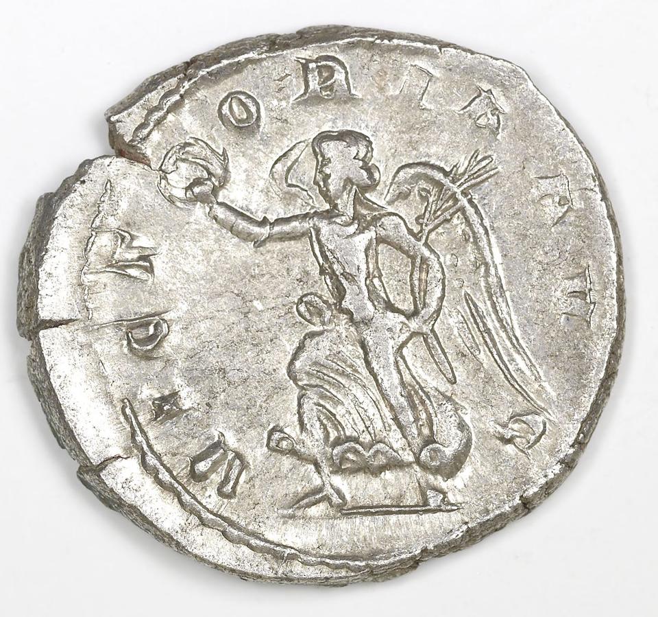 Trajan Decius, silver antoninianus, collection photograph IATH-1991.17.37, reverse