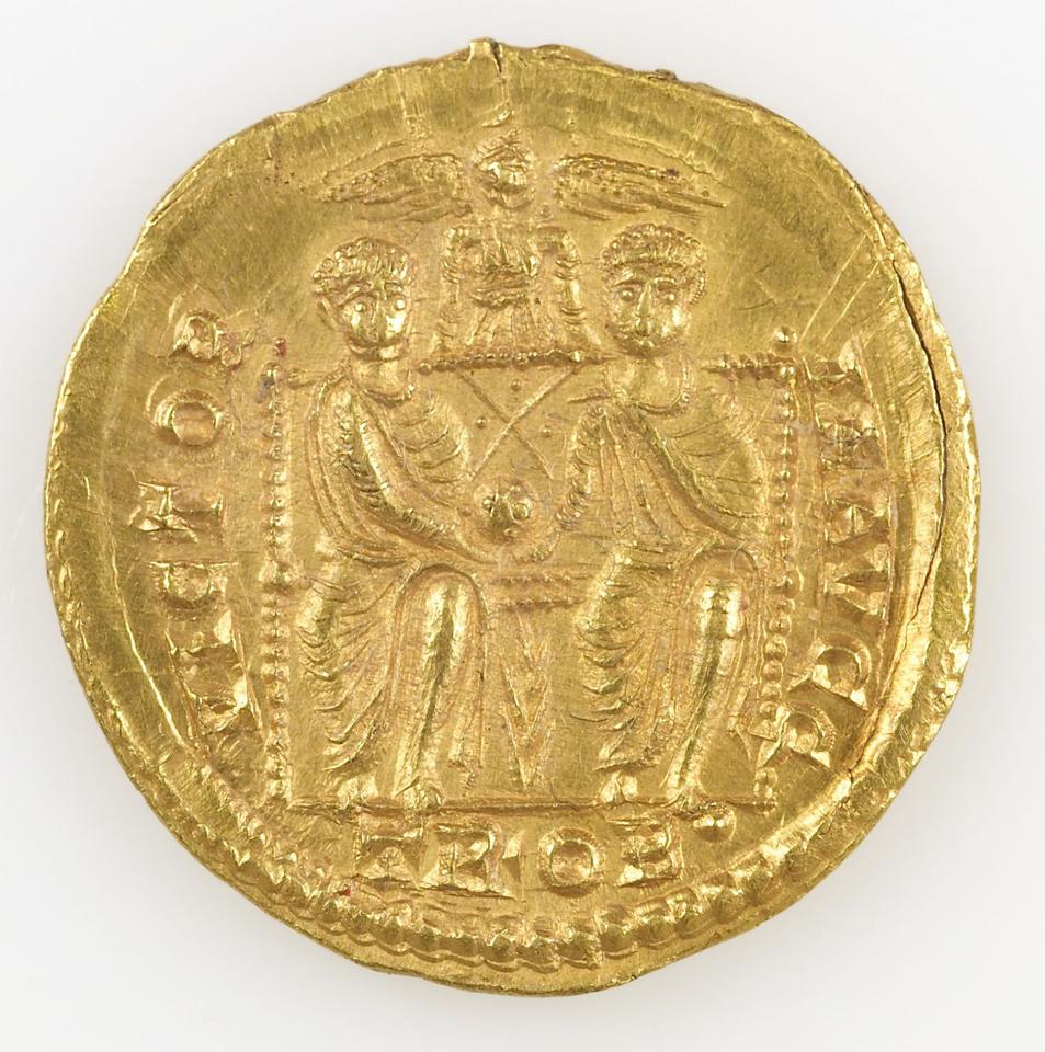 Valentinian I, gold solidus, collection photograph IATH-1995.3.2, reverse