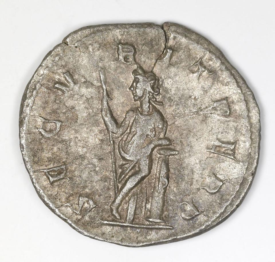 Gordian III, silver antoninianus, collection photograph IATH-1991.17.17, reverse