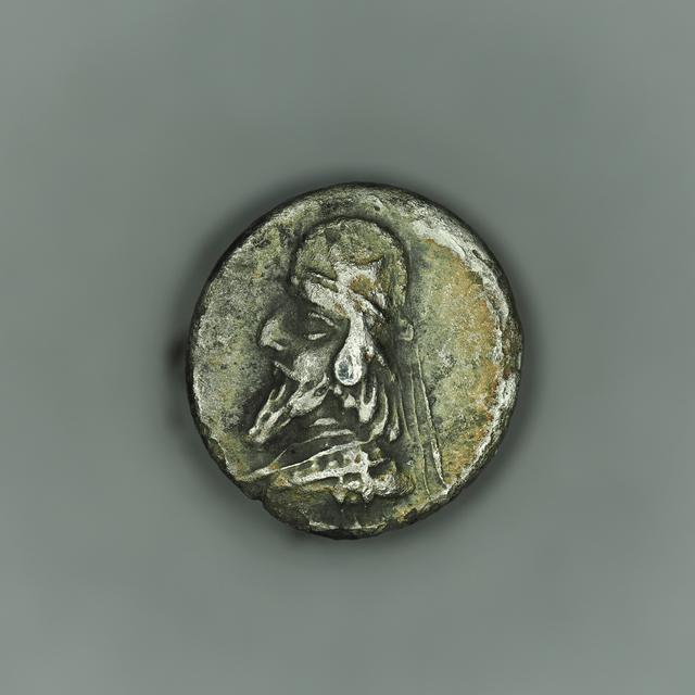 Silver Obol of Darayan II: Royal Cultic Iconography in Late Parthian Persis, obverse