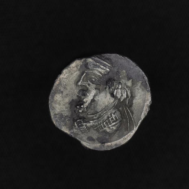 Persis, Pakor II: Silver Obol Series, obverse