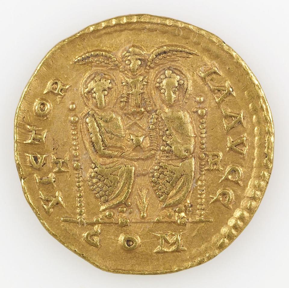 Valentinian II, gold solidus, collection photograph IATH-1989.19.23, reverse