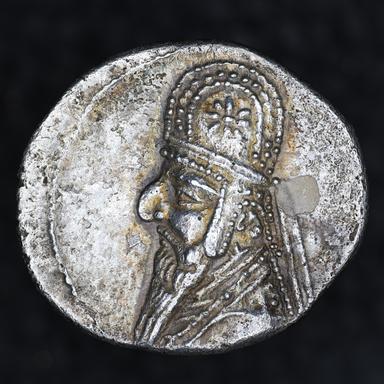 Mithradates II Silver Drachms: Typology, Epigraphy, and Iconographic Evolution, obverse