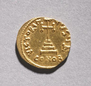 Tiberius III Gold Solidus: Military Portraiture and the Stepped Cross, reverse