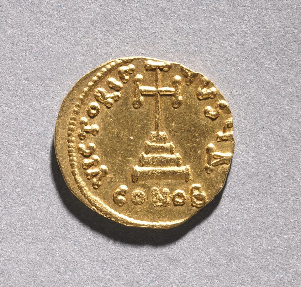 Tiberius III, Gold solidus, collection photograph CMA-1968-58, reverse