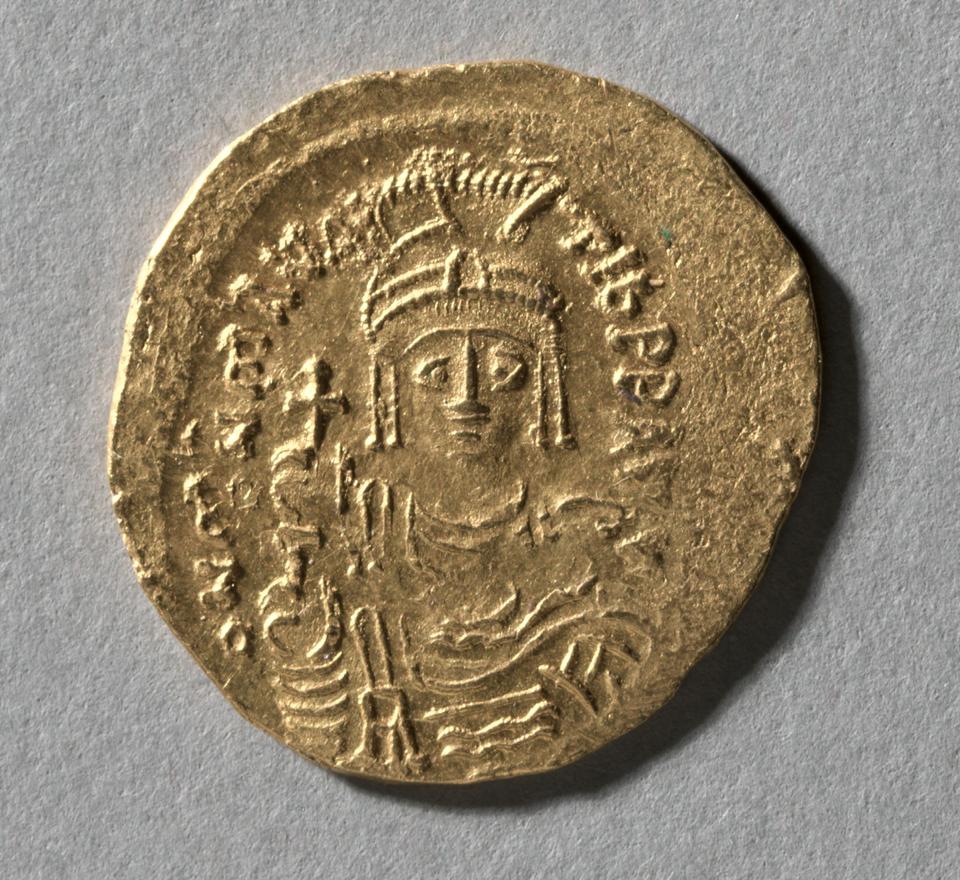 Maurice Tiberius, Gold solidus, collection photograph CMA-2004-150, obverse