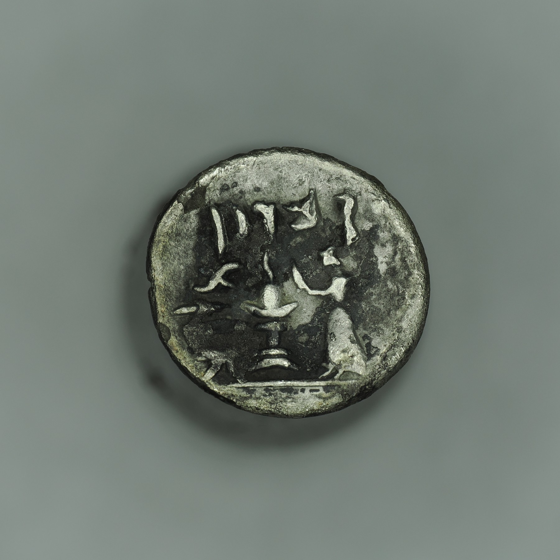 Silver Obol of Darayan II: Royal Cultic Iconography in Late Parthian Persis, reverse