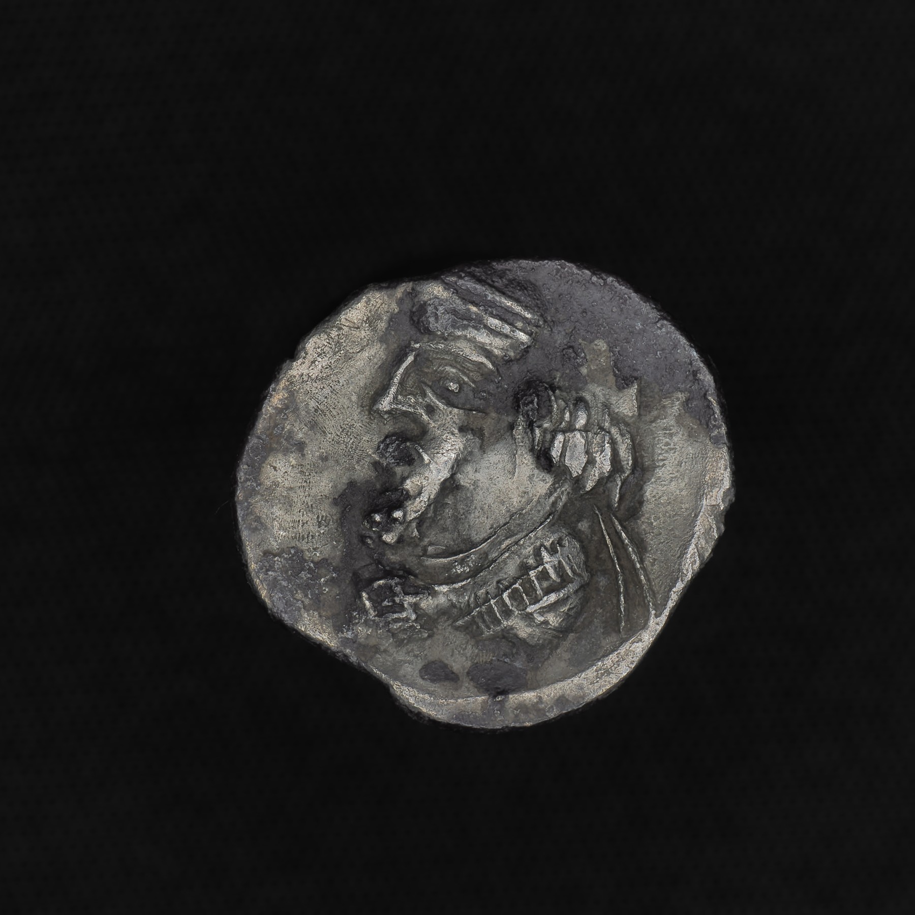 Persis, Pakor II: Silver Obol Series, obverse