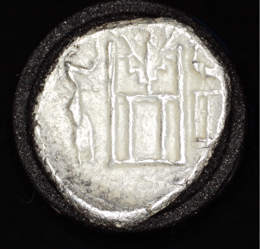 Reverse of silver drachm showing fire altar with attendants, symbolizing Zoroastrian ritual scene from the Kings of Persis period