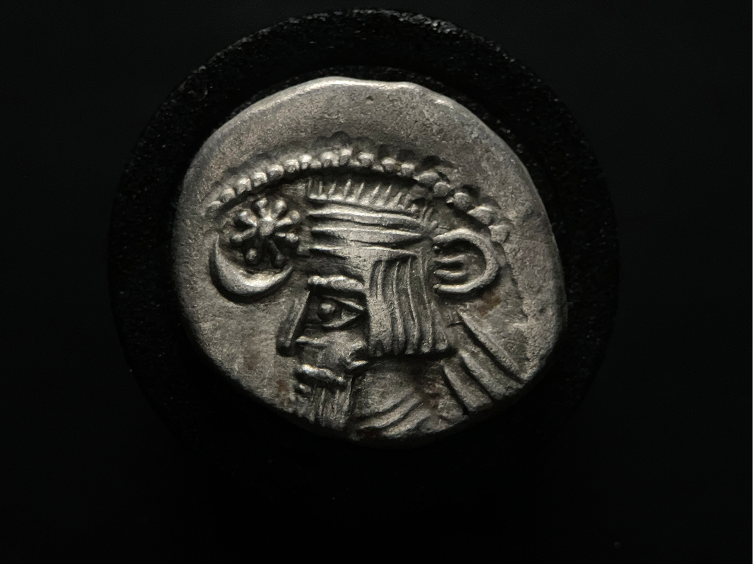 Obverse of Parthian coin featuring Artabanos IV with beaded diadem and crescent