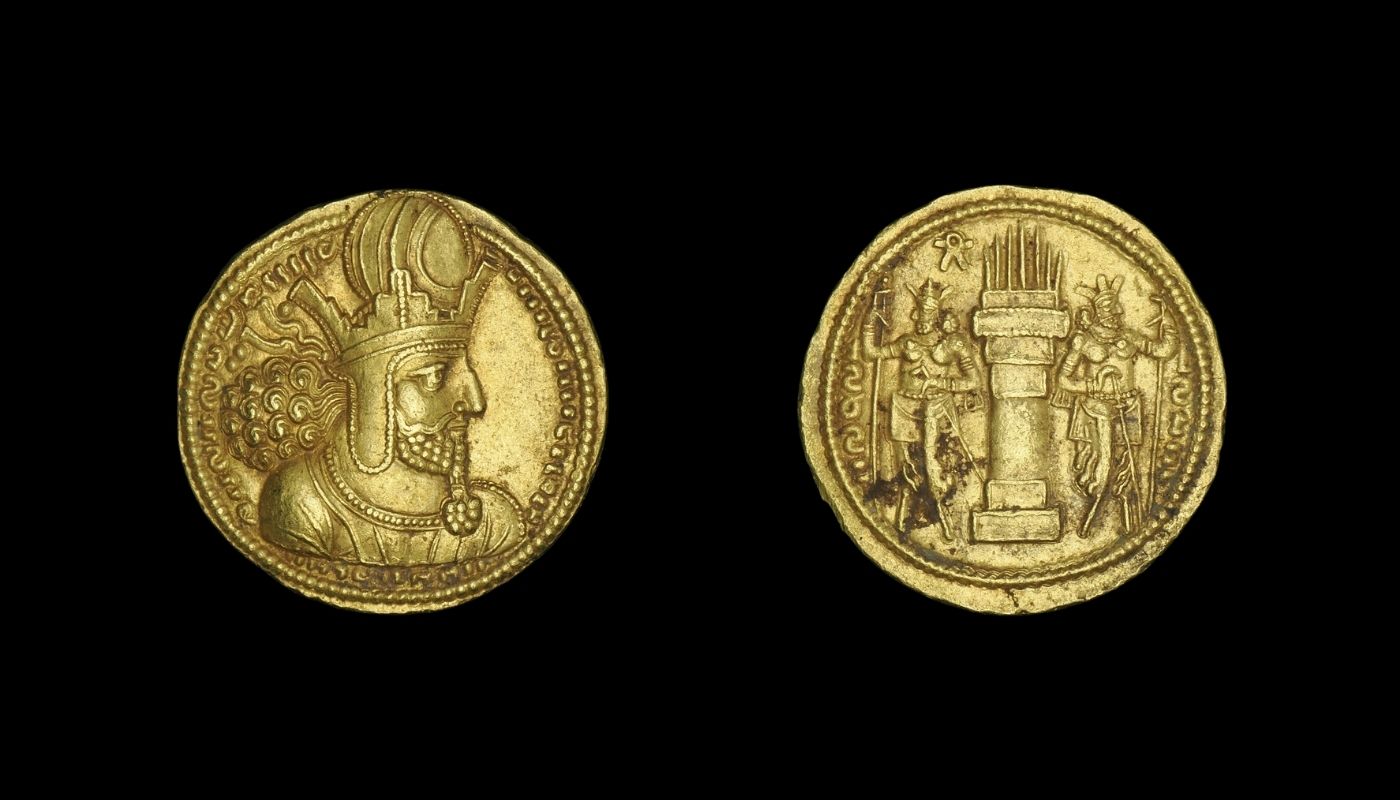 Full view of Sasanian gold dinar of Shapur I showing both obverse and reverse.